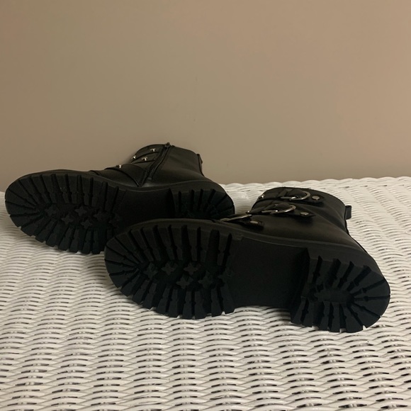 NWOT COMBAT BOOTS WITH BUCKLE DETAILING AND ZIP CLOSURE - Picture 3 of 4